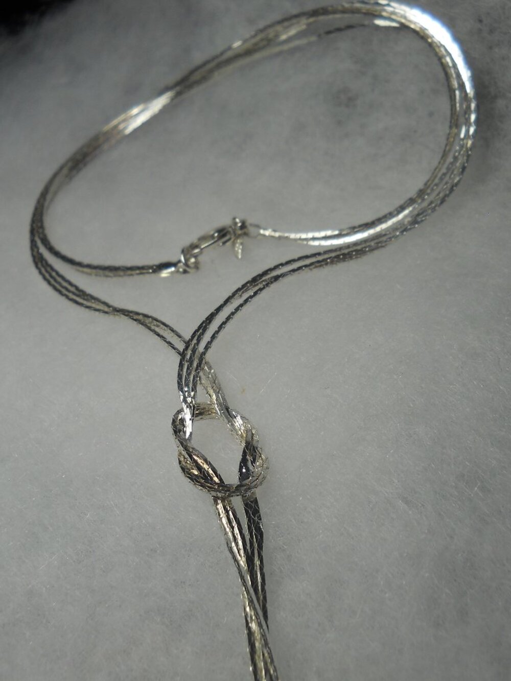 Avon - Lariat Love Knot Necklace  730
